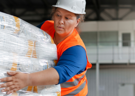 Por qué el plástico film industrial es clave en embalaje y transporte