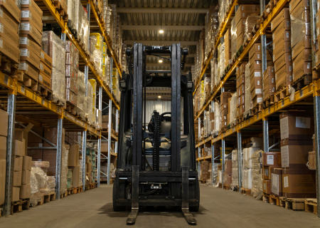 Importancia del equipamiento logístico en la eficiencia de su almacén
